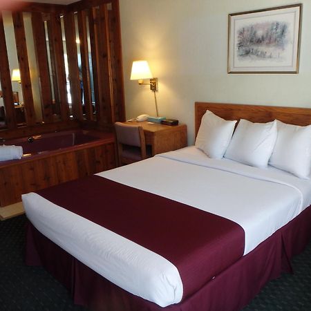 Americas Best Value Inn Saint Ignace Rom bilde