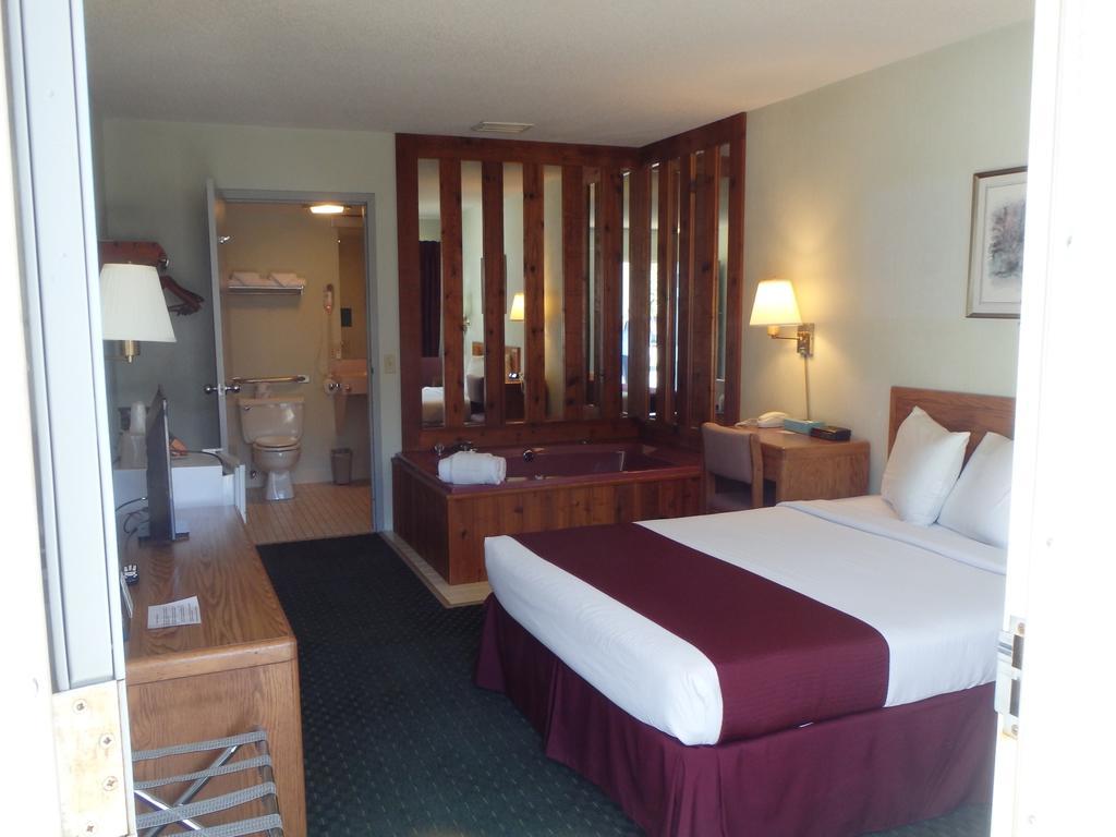 Americas Best Value Inn Saint Ignace Rom bilde