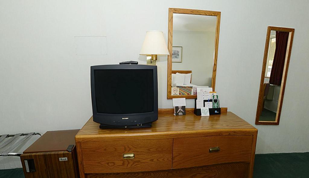 Americas Best Value Inn Saint Ignace Eksteriør bilde