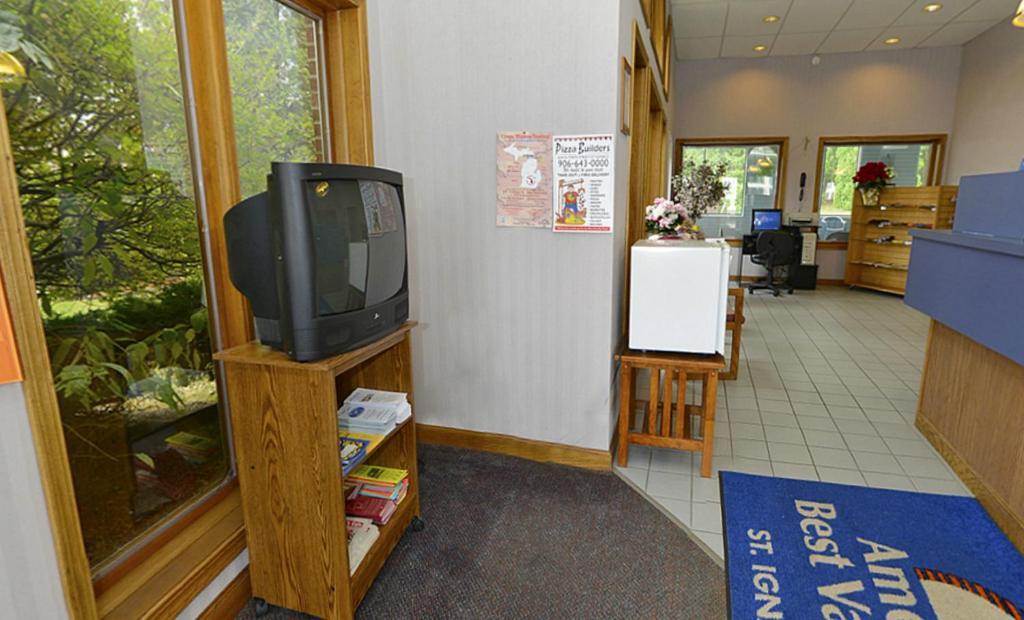 Americas Best Value Inn Saint Ignace Eksteriør bilde
