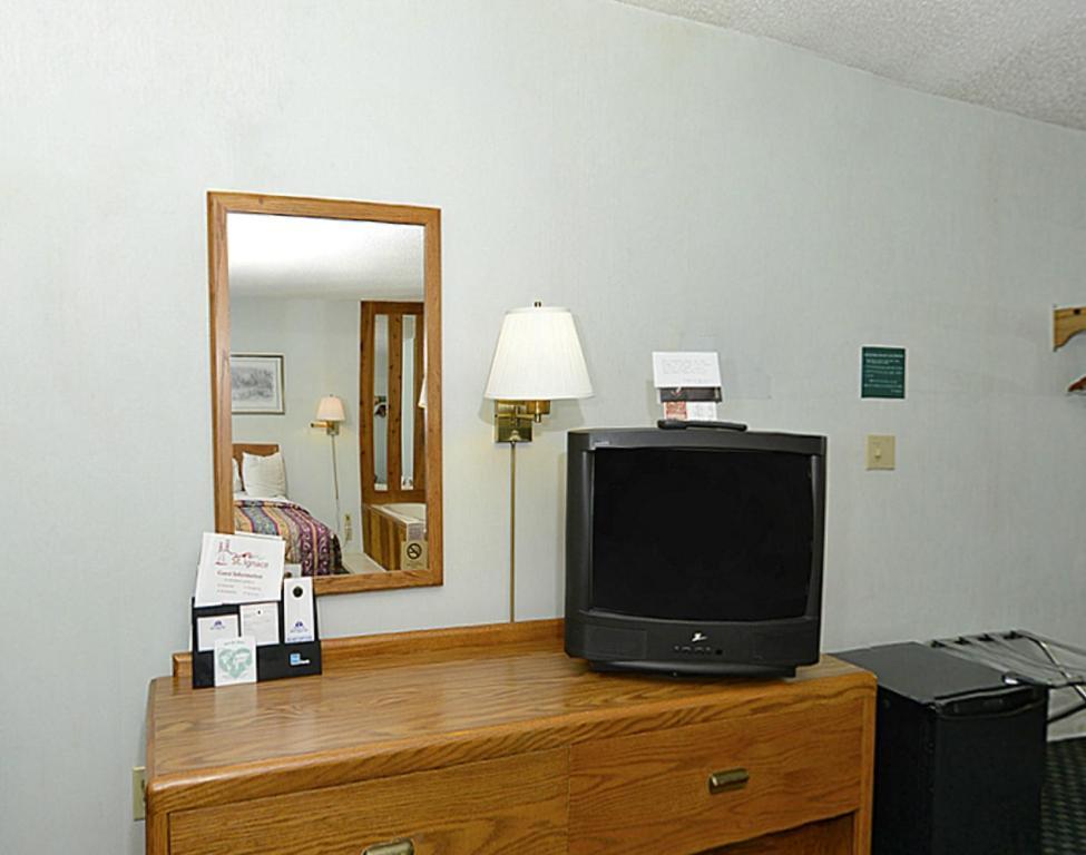 Americas Best Value Inn Saint Ignace Rom bilde