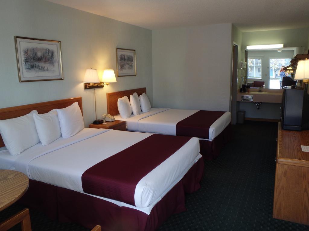 Americas Best Value Inn Saint Ignace Eksteriør bilde