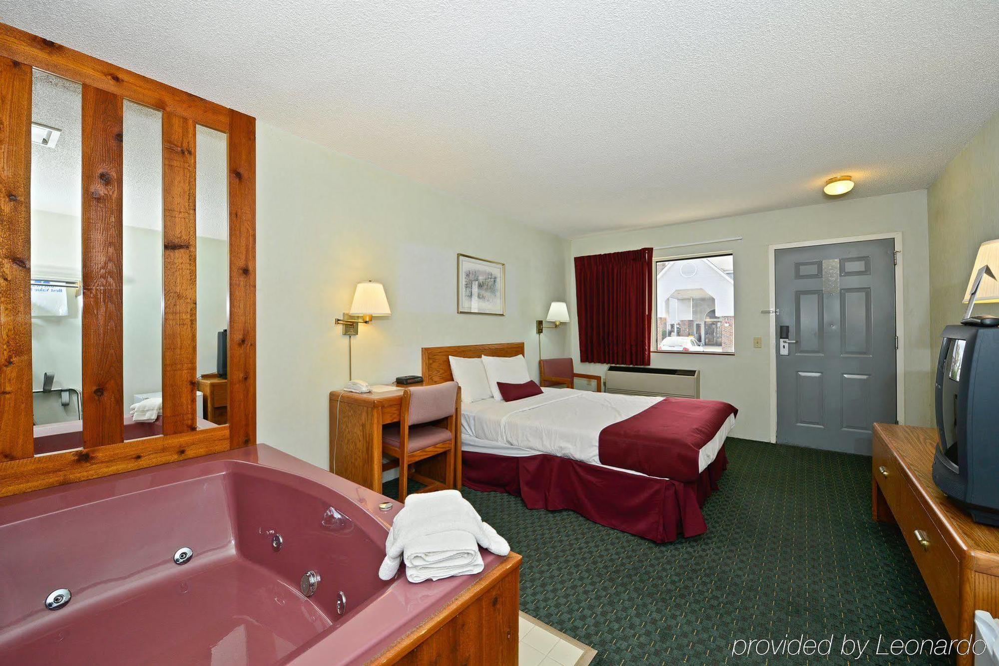 Americas Best Value Inn Saint Ignace Rom bilde