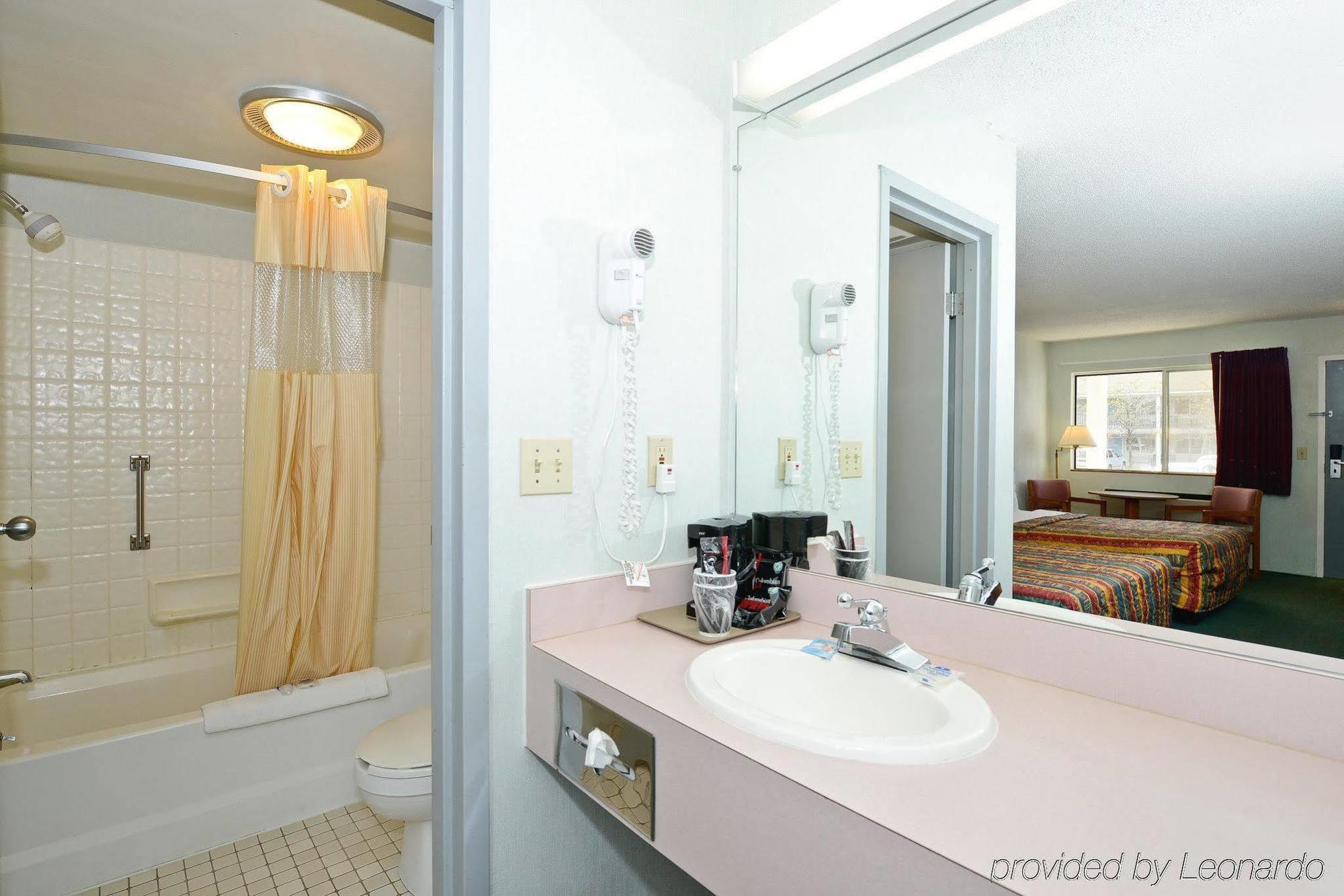 Americas Best Value Inn Saint Ignace Eksteriør bilde